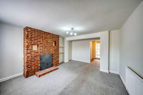 Living room pic 1