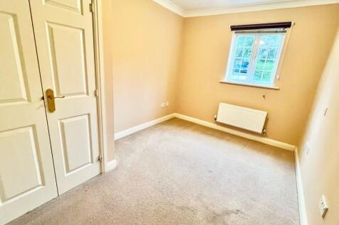 Whincroft Close, Ferndown, Dorset, BH22 photo 5