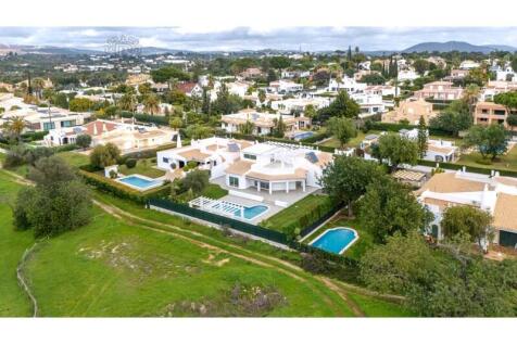 Essence Villa - 4-Bedroom Villa with Private Pool in Vilamoura (Fully Renovated in 2025)