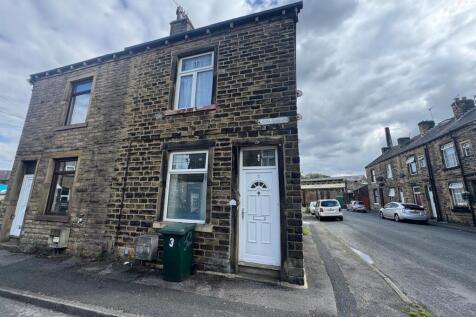 3-bed house on Cross River Street, Keighley, £795/mo
