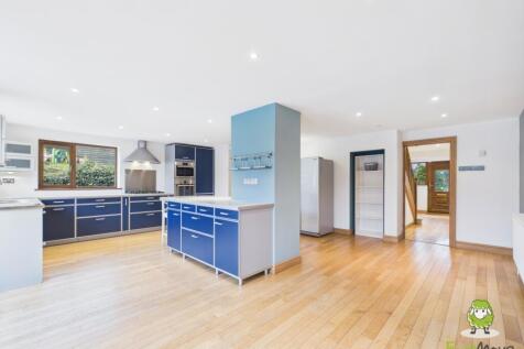 EweMove Basingstoke Wokefield Row Kitchen