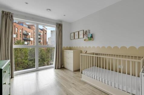 09-3406JHPropWorld - Flat 5, 7 Station Approach - 