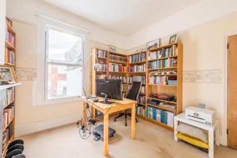 18 Newtown Road-18.jpg