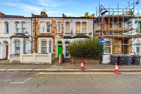 CAM01358G0-PR0118-STILL018.jpg