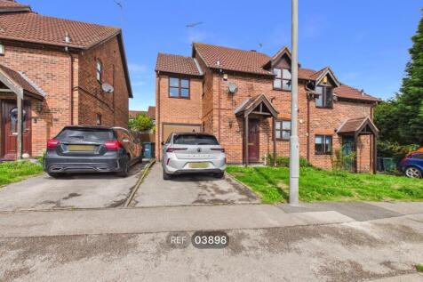 3-bed house on Howbeck Road, Arnold, NG5 8QE, £1,100/mo