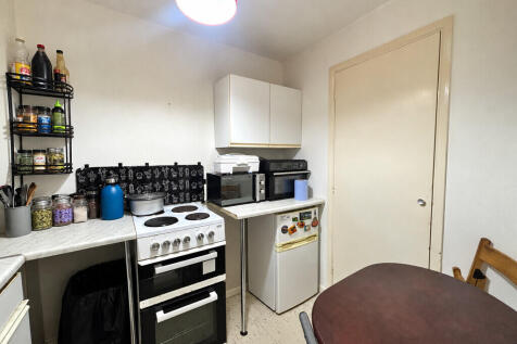 Prestatyn Close, Stevenage photo 4