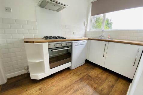 392 Wolverhampton Road East, Sedgley photo 4
