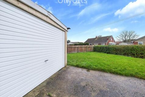 Garage and side g...