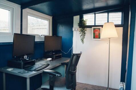 Garej a Swyddfa / Garage and Office