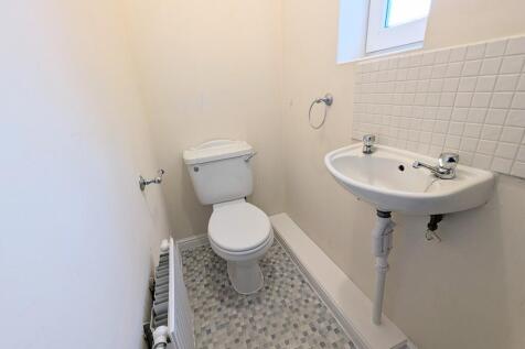 GUEST CLOAKROOM