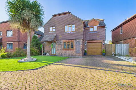 Hailsham, BN27 - property photo