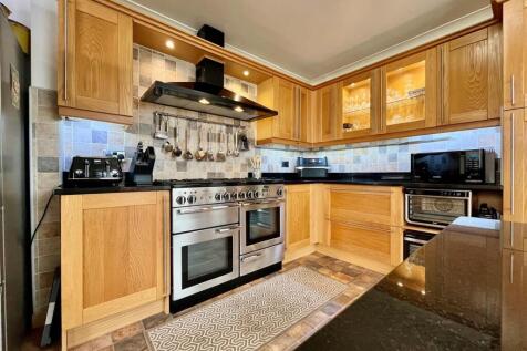 Kitchen - image two.jpg