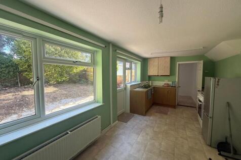 Prince of Wales Close, Waterlooville, Hampshire, PO7 photo 3