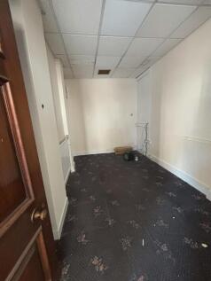 Retail Property (high street) to rent Image 5