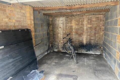 Garage 1.jpg