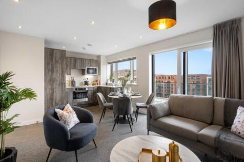 Pomona Wharf by Hestia presents a selection of one, two and three bedroom apartments, ideally located only a 10 minute walk from Deansgate and right next to Cornbrook Metrolink station, making it an e