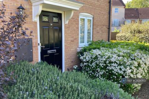 Private Entrance To First Floor Maisonette