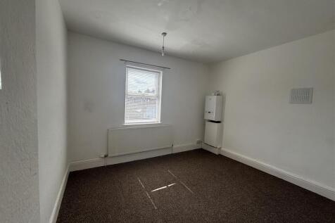 Grimsby Road, CLEETHORPES photo 4