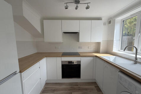 Willow Crescent, Newmarket, Suffolk photo 3