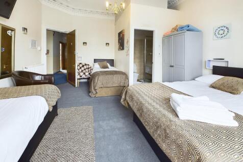 CAM03481G0-PR0082-STILL010