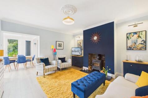 Lounge / Dining Area