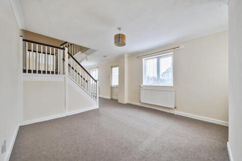 2 Newtown Road - Living Room