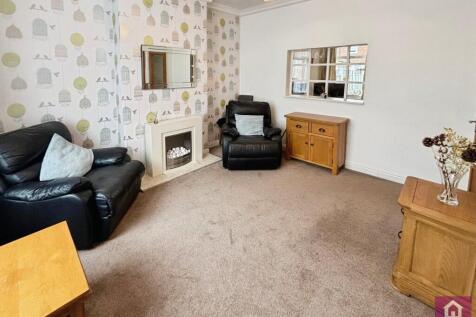 3 bed, 1 bath End of Terrace in Manchester - Photo 3