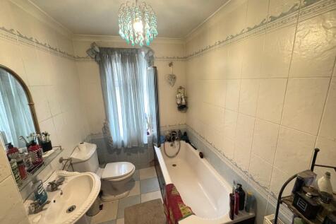 Three-piece Bathr...