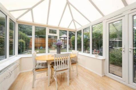 36 Roberston Drive 4.JPG