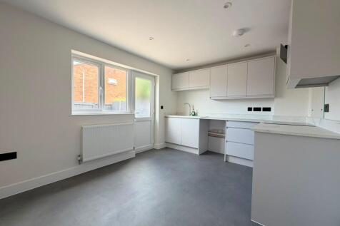 Myrtle Close, Gloucester, GL4 photo 4