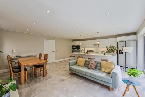 open plan dining-sitting room