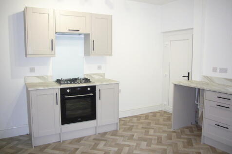 Dinting Vale,
Glossop,
SK13 photo 3