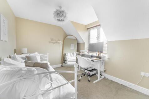 3 Moorhen Close-4