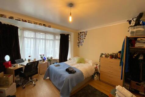 Student Property - Upper Shaftesbury Avenue photo 4