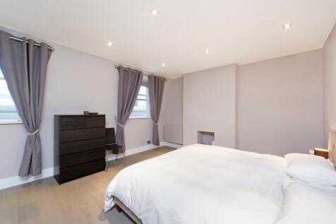 23 rich bedroom