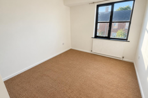 32 Crescent Road, Wimborne photo 3