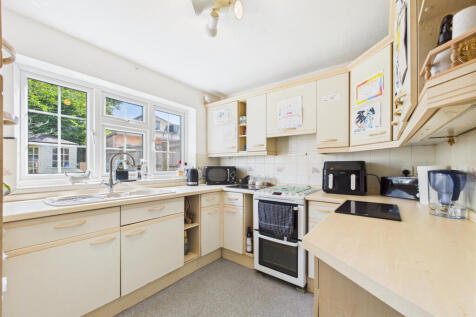 CAM01354G0-PR0558-STILL011