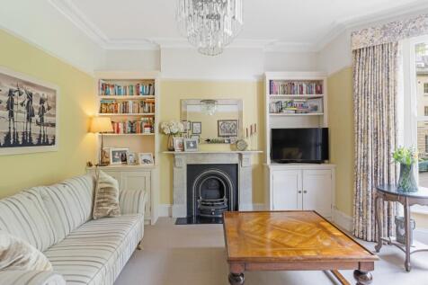 Living Room views over park