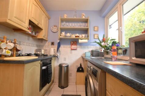Albert Drive, London, SW19 photo 3