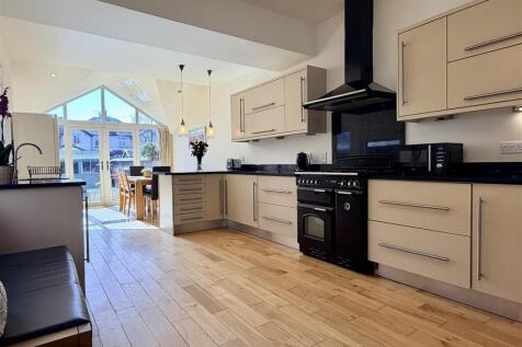 EXTENDED DINING KITCHEN