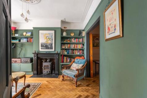 0R3RSG - Living Room F.jpg