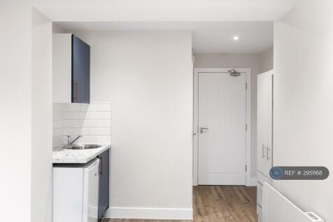 Gordon Road, Ashford, TW15 photo 5