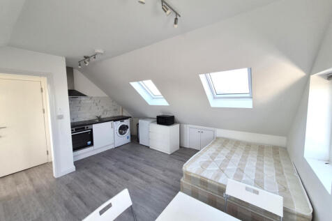 Studio to rent Stag Lane, Colindale NW9