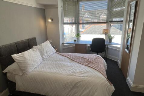 Studio flat on Bowden Hall, Plymouth, £650/mo
