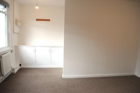 ***1 BEDROOM APARTMENT, AVAILABLE NOW*** photo 4