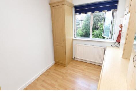 room_white_walls_1.jpg