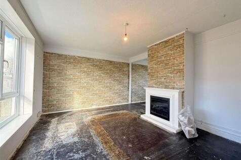 Kings Tamerton Road 192 - Lounge.jpg