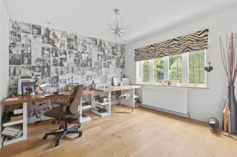 23 Marlow Road, HP11 1TA-15.jpg