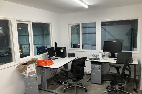 2b Enterprise - Office 4.jpg