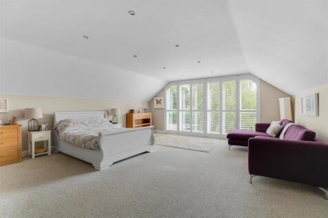 MASTER BEDROOM SUITE